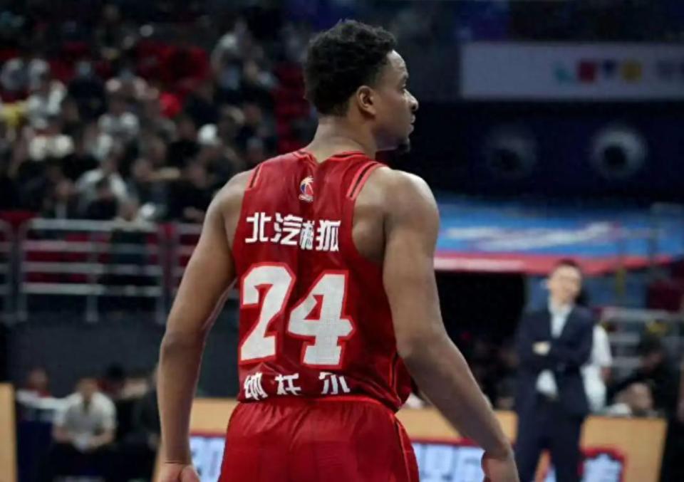 新疆男篮外, 引进该球员 新疆男篮外, 引进该球员