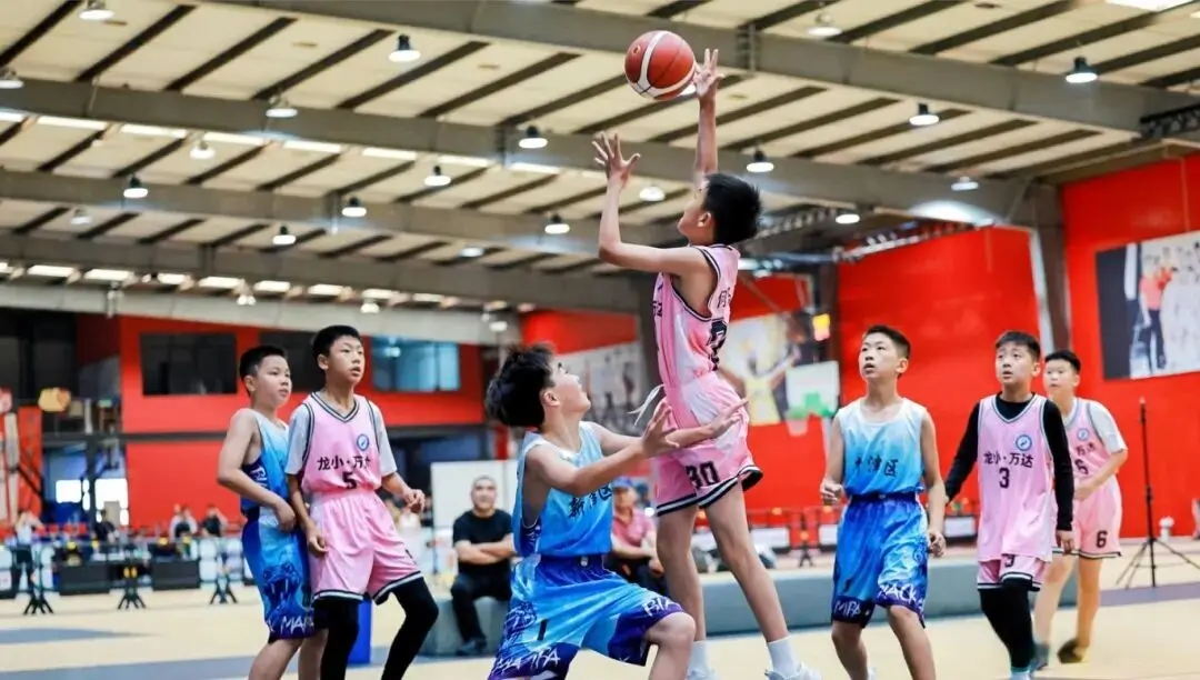 成都市青少, 场边教练专, 构建了完善